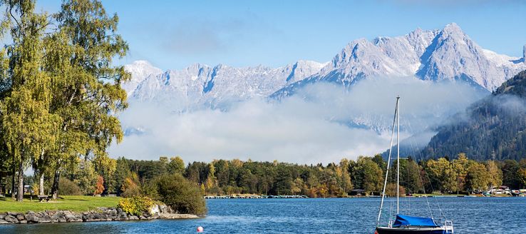 Zell am See ist die Bezirkshauptstadt des gleichnamigen im österreichischen Bundesland Salzburg gelegenen Bezirks mit 9544 Einwohnern. Die Wurzeln der Stadt reichen bis in die Bronzezeit zurück.
